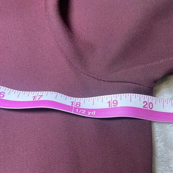 Simply Vera Vera Wang Womens Size Small Burgundy Blouse Pleated V-Neck Roll Tab - Picture 9 of 11